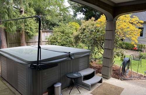 College Hill House | Classic home on College Hill with five beds, private yard, hot tub, and grill.