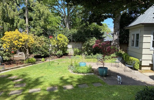 College Hill House | Classic home on College Hill with five beds, private yard, hot tub, and grill.
