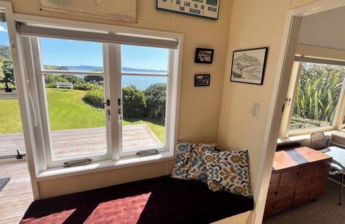 Whangarei Heads Cottage | Classic Kiwi Bach In Blissful Urquhart Bay - Relax and Recharge