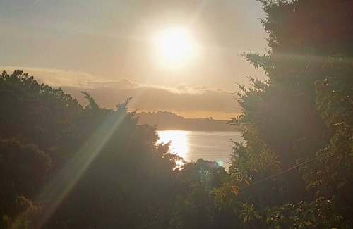 Mahurangi West House | Classic Kiwi bach, sea views and only 45 mins from Auckland