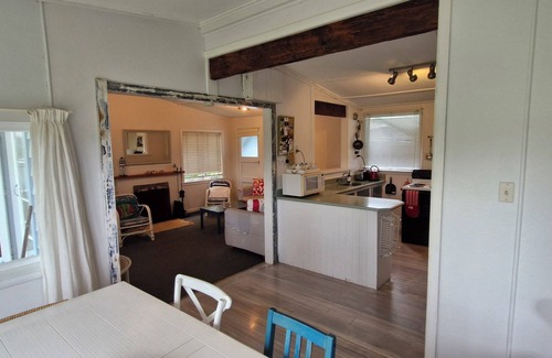 Raglan House | Classic Kiwi bach - Harbour View