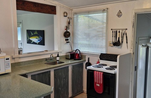 Raglan House | Classic Kiwi bach - Harbour View