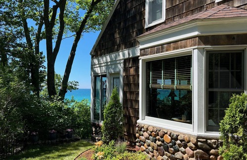 Leland House | Classic Leland cottage on the beach, beautiful sunsets, 8 min. walk to downtown