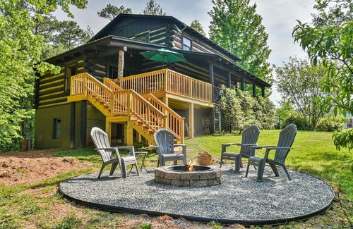 Weaverville Cabin | Classic Log Cabin 15 minutes to downtown Asheville-fire pit, pond, fireplace