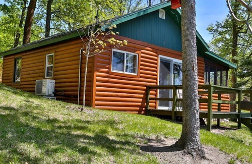 Puposky Cabin | Classic Minnesota Lakefront Cabin - Private Beach & Resort Amenities