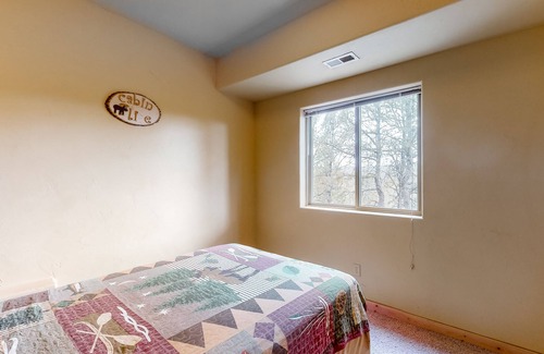 Rainbow Valley Cabin | Classic Mountain Home w/Stunning Views, WiFi, Private Hot Tub & Fireplace