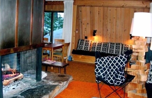 Alpine Meadows Cabin | Classic Mountain Cabin - Near Lake Tahoe and Tahoe City