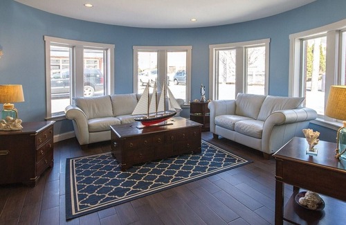 Yachting Village Resort | Classic New England Charm At The Heart of Newport-Wyn. Newport Onshore- 2 Bd.