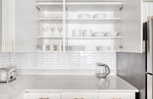 North Bethesda Apartment | Classic North Bethesda 1BR w/W/D, Pool & Gym, nr Metro, by Blueground