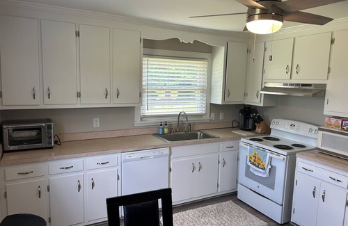 Montpelier House | Classic renovated 2-bedroom Ranch in Montpelier