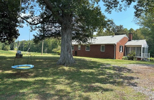 Montpelier House | Classic renovated 2-bedroom Ranch in Montpelier