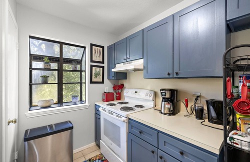 Bouldin House | Classic South 5th Getaway — Minutes to Downtown, Zilker & Rainey