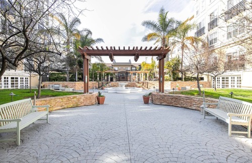 San Jose Apartment | Classic Sunnyvale 1BR w/Gym, Pool & W/D, nr highways, by Blueground