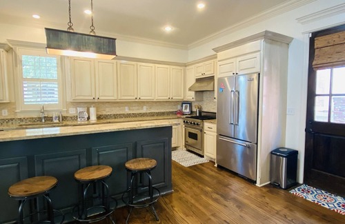 Oxford House | Classic townhome steps off the Square