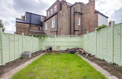 West Hill House | Classic Victorian House & Garden, 25 mins from Central Museums