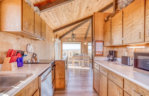 Bayshore House | Classic Wood-Lined Oceanfront Cottage with Easy Beach Access in Waldport!