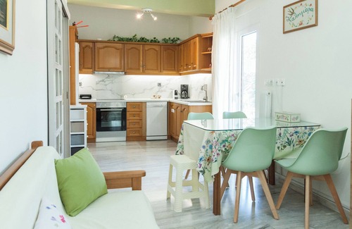 Chalandri Apartment | Classical 2 Bd Beauty Apt in Chalandri