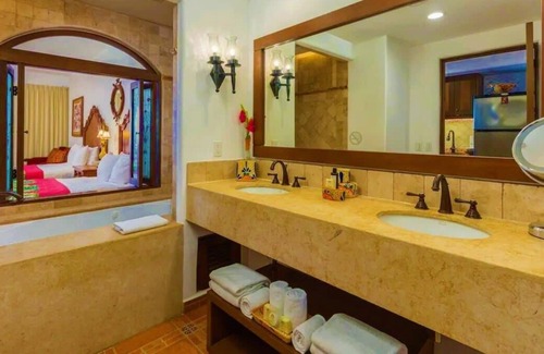 Los Cabos Apartment | Classy 2BR Family Suite @Cabo +24/7 Concierge Club