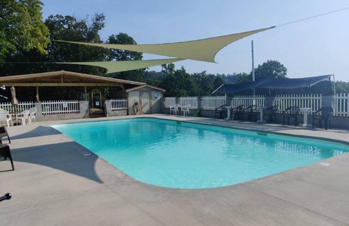 Elizabeth Apartment | Classy 3 Bed home w/pool access - Moose Cabin
