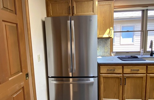 Harlow House | Classy 5 bedrooms -sleeps 10- walk to Autzen, UO, Hayward