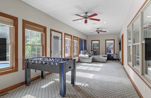 Duquesne House | Classy 7 bedrooms 5 bathrooms house with pool & hot-tub in up scale neighborhood