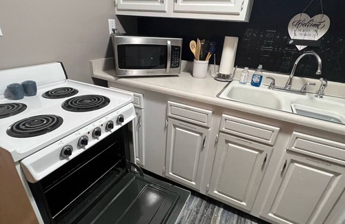 Bartonville Apartment | Classy Apt Mins from Airport and Peoria Hospitals Bartonville, IL