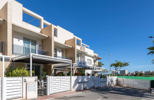 Guardamar del Segura House | "Classy Holiday Home" with Sauna, Pool, A/C & Wi-Fi
