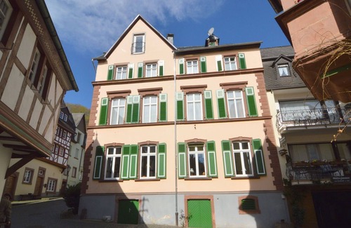 Uerzig House | Classy Holiday Home in Ürzig near Forest