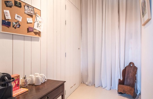 Binnenstad Apartment | Classy Room 17th Century Canal House