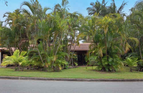 Wellington Point Condo | Classy Self Contained Studio- Private & Peaceful