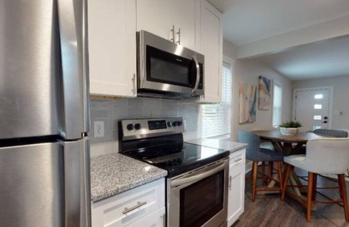 Villa Heights Apartment | Classy & Stylish 2 Bedroom near NoDa, by Mansion™