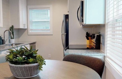 Villa Heights Apartment | Classy & Stylish 2 Bedroom near NoDa, by Mansion™
