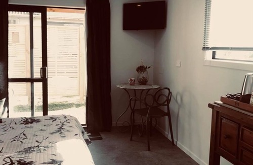 Hamilton North Apartment | Classy Suite @ Heaphy Tce - Close to river, near Claudelands Arena