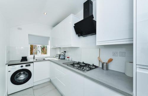 Nottingham Apartment | Claude House - charming 4Bedroom Home