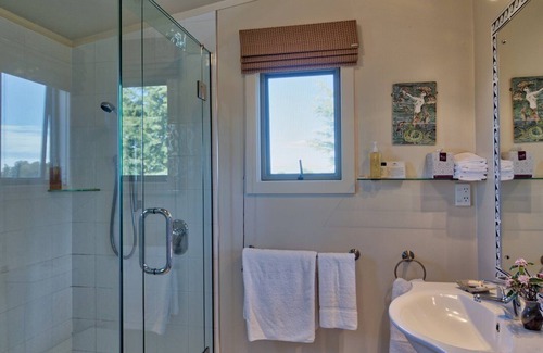 Ruby Bay Ski Chalet | Clayridge Cotttages situated above Ruby Bay, amazing mountain & sea views