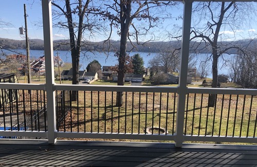 Ingles House | Claytor Lake Lakeview Home