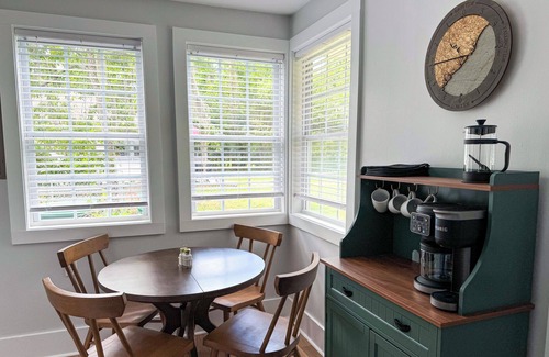 Port Royal House | Clean 2 BR - 5 minutes to PI + Beach - Coffee, Blackstone, and Pergola - NEW!