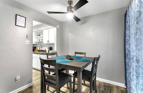 Central Arlington Apartment | Clean 2 Min To AT&T Stadium Sleeps 8 FREE Parking
