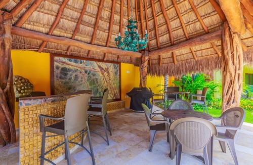 Colonia Salina Chica Villa | Clean, adult-only private villas at Isla Retreats, close to restaurants & beach