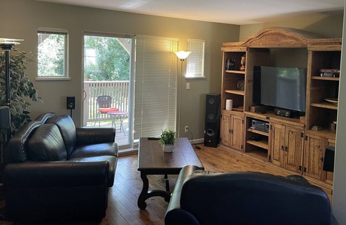 Pemberton House | Clean and Comfortable base for a family/group of 5.
