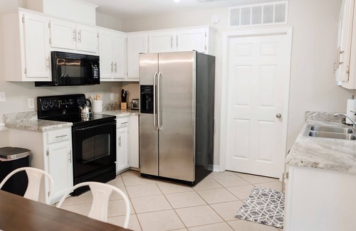 Daphne House | CLEAN and COMFY 3br/2ba home in Daphne, Near I-10, Mobile, Fairhope, Beaches!