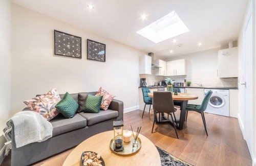 Enfield Highway Apartment | Clean and Comfy 2BR Apartment Perfect Location