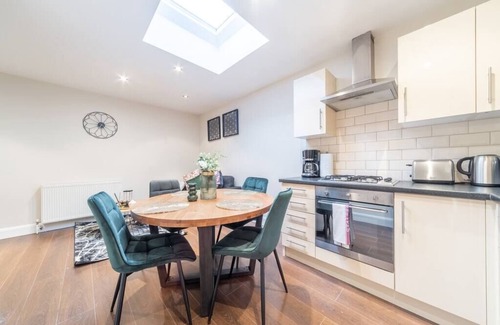 Enfield Highway Apartment | Clean and Comfy 2BR Apartment Perfect Location