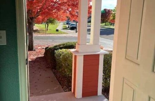 Erie House | Clean and Convenient 3 BR Erie Townhouse