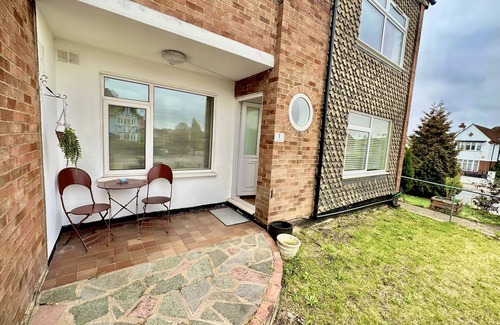 Hale Apartment | Clean and Cosy Apartment near Edgware station