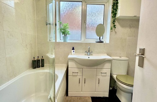 Hale Apartment | Clean and Cosy Apartment near Edgware station