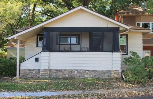 Ferndale House | Clean and cozy bungalow - walking distance from downtown Ferndale
