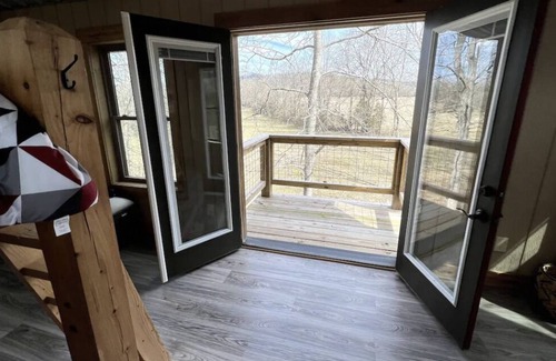 Bakerton Cabin | Clean and Cozy Cabin in the Trees w/ Boat Ramp!