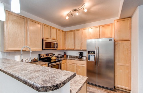 Aurora Condo | Clean and Cozy Centennial Area Main Floor Condo