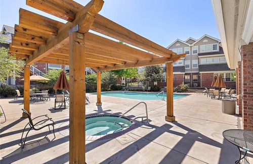 Aurora Condo | Clean and Cozy Centennial Area Main Floor Condo
